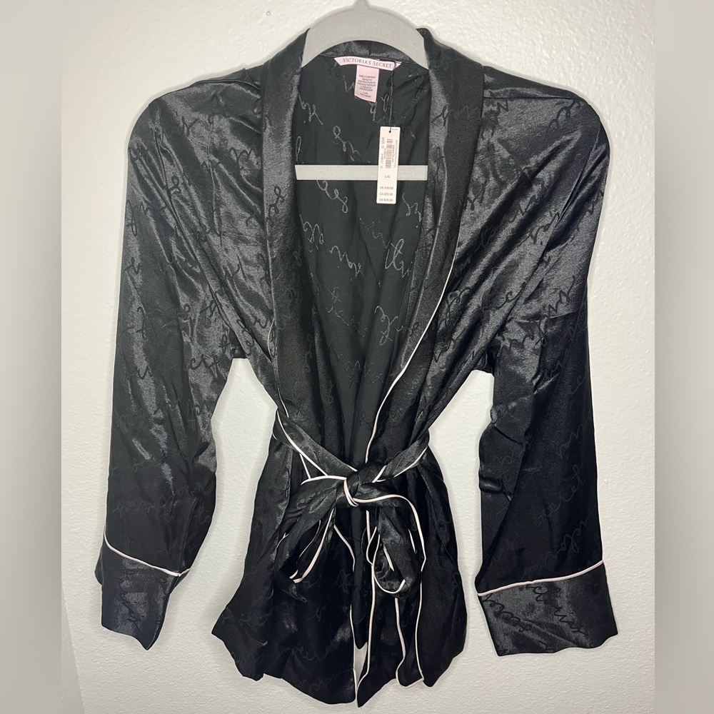 Victoria’s Secret Black Satin Script Robe – Size L/XL (NWT)
